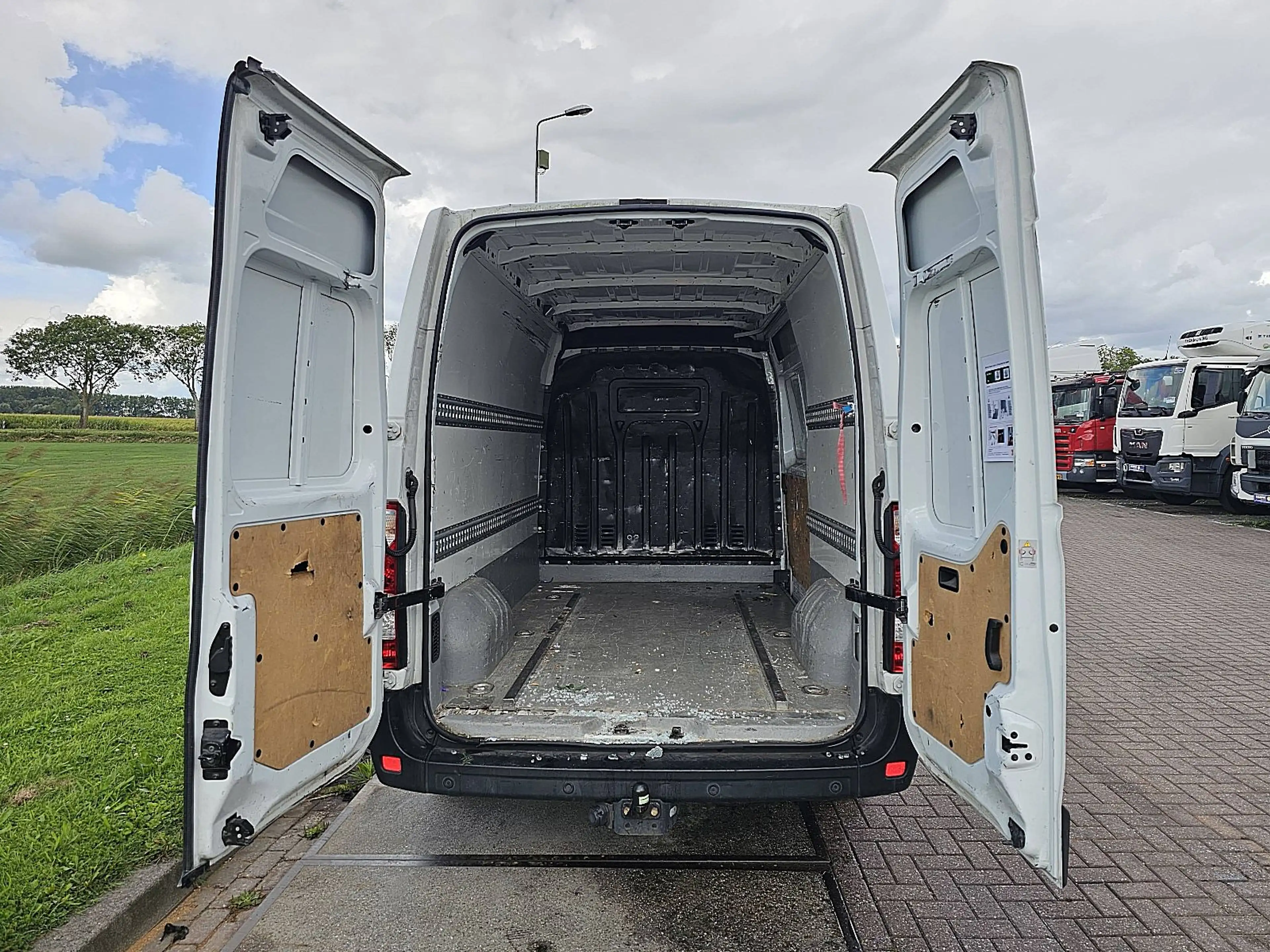 Opel Movano 2.3 — photo 14