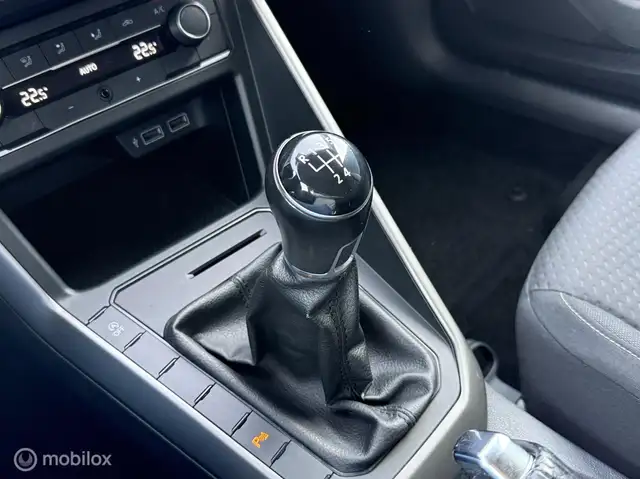 Volkswagen Polo view 19