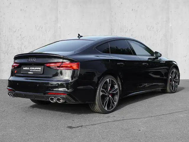 Audi S5 view 4
