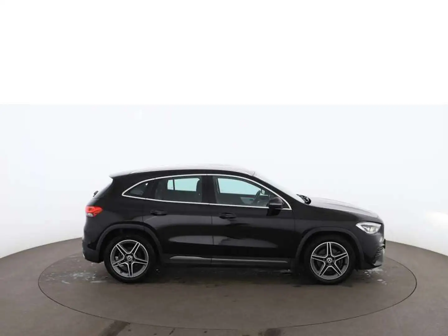 Mercedes-Benz GLA 200 d AMG-Line Aut LED NAVI LEDER SITZHG R-CAM Fekete - 2