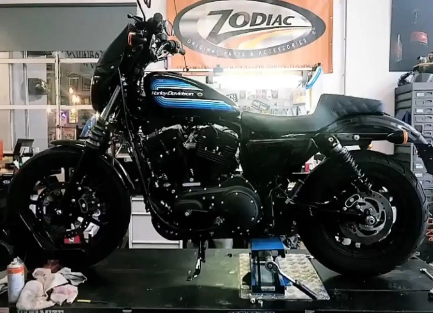 Harley-Davidson Iron 1200 Iron 1200 club style Zwart - 1
