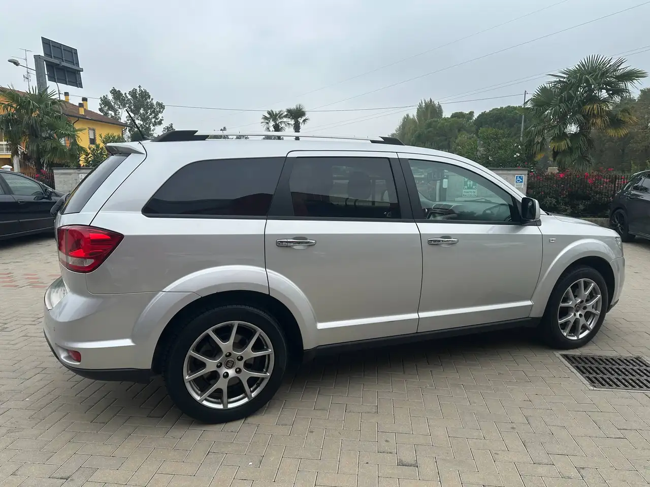 Fiat Freemont 2.0 MJT 170 Lounge 4x4 | 170 ch | BVA | 7 places | Cuir | GPS | Sièges chauffants | Caméra de recul
