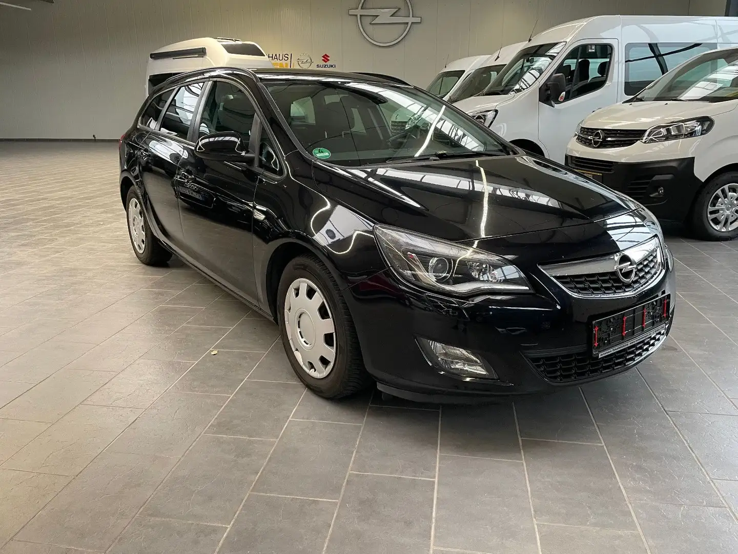 Opel Astra J Sports Tourer Design Edition Navi AHK Zwart - 1