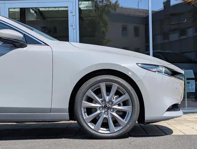 Mazda Mazda3 view 11