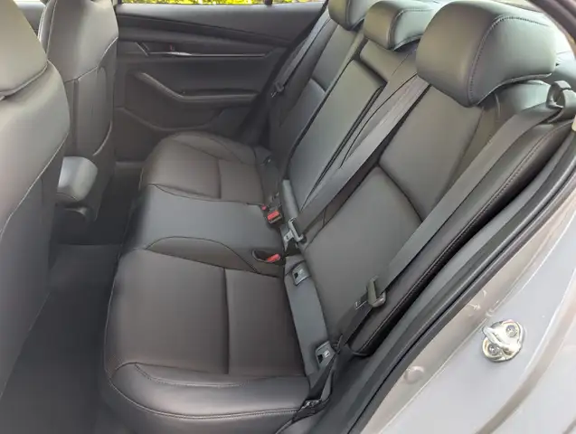 Mazda Mazda3 view 24