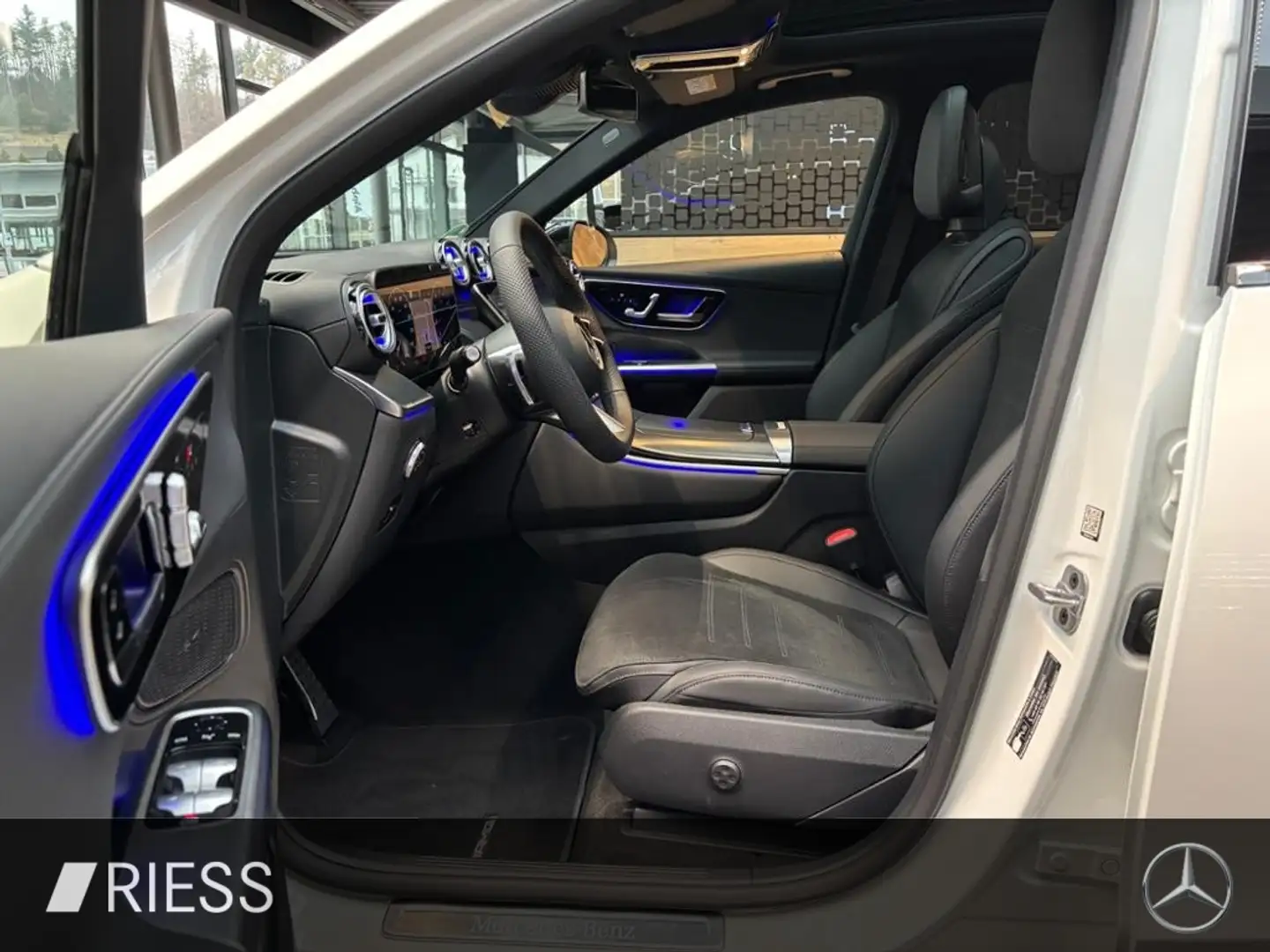 Mercedes-Benz GLC 200 4M AMG+AHK+PANO+MEMORY+DIGITALLIGHT+360° Weiß - 2