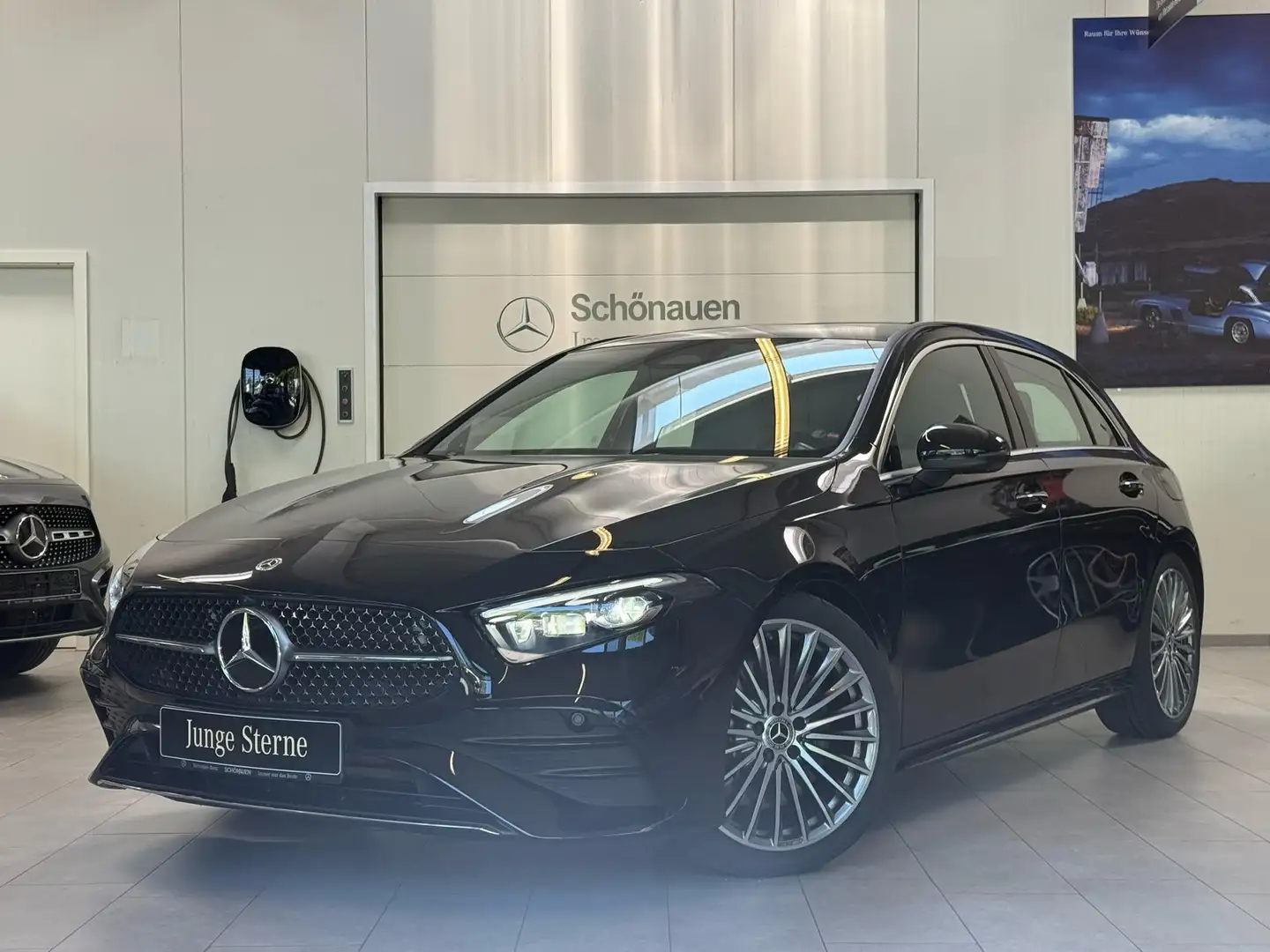 Mercedes-Benz A 220 4M AMG PANO+BURM+HUD+VERSTELLDÄMPF.+STDHZ Schwarz - 1