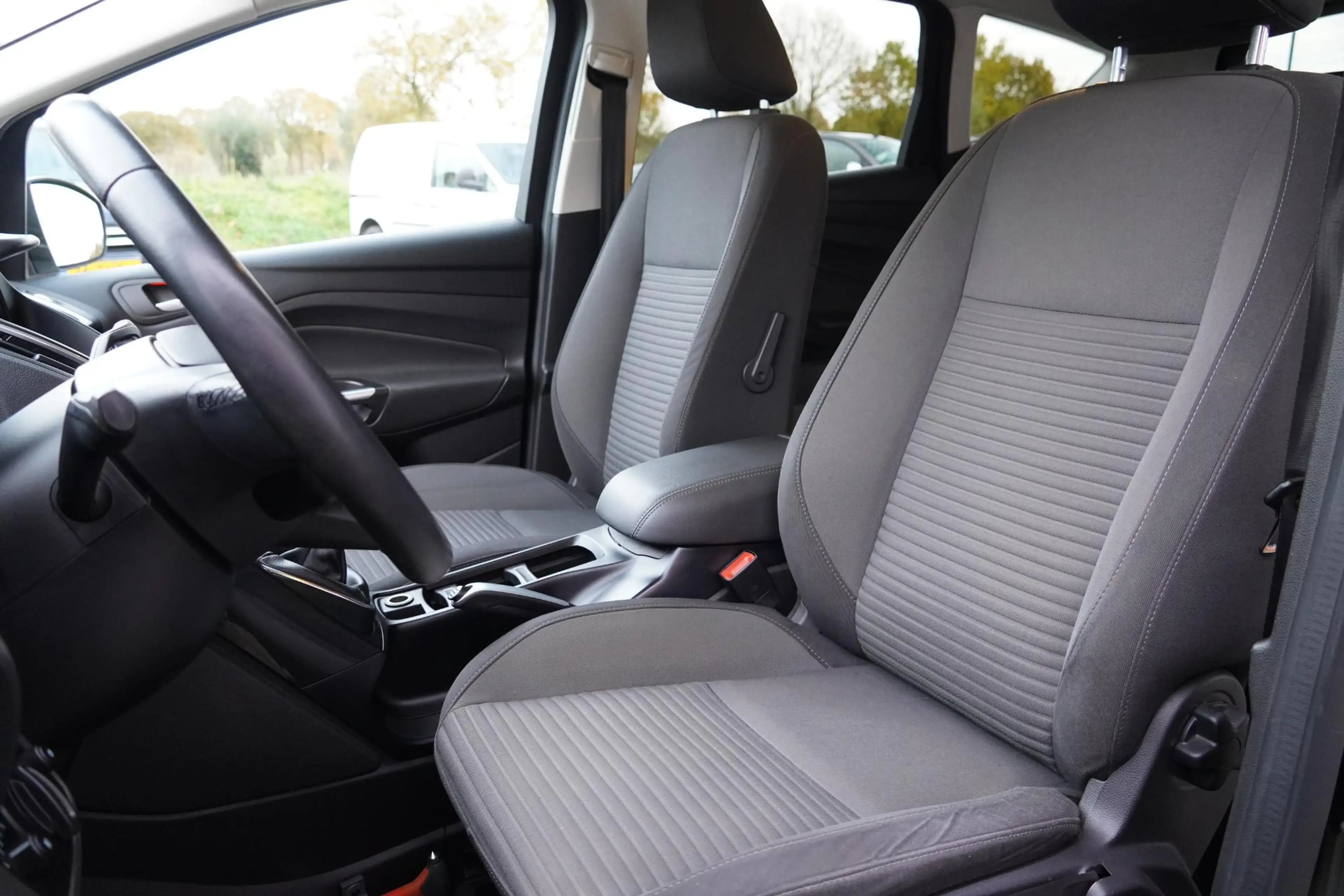 Ford C-Max 1.0 Titanium Navi Cruise PDC Nieuwe Distributierie — photo 12