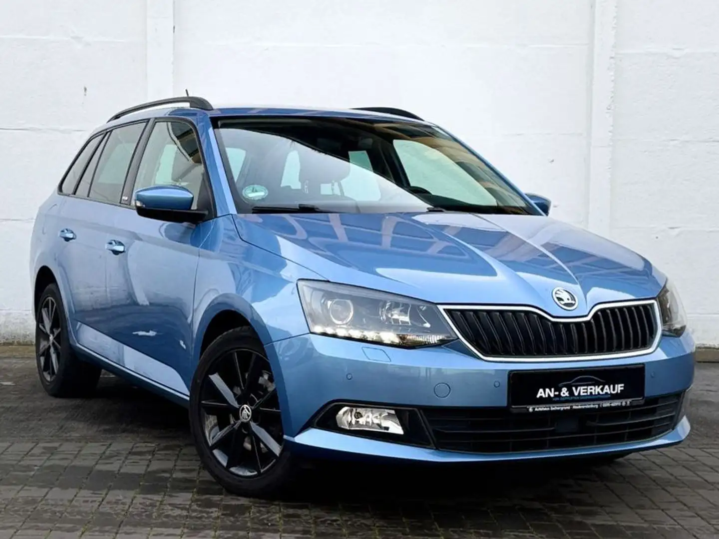 Skoda Fabia Combi Joy 1.HAND+HU NEU+AUTOMATIK Bleu - 2
