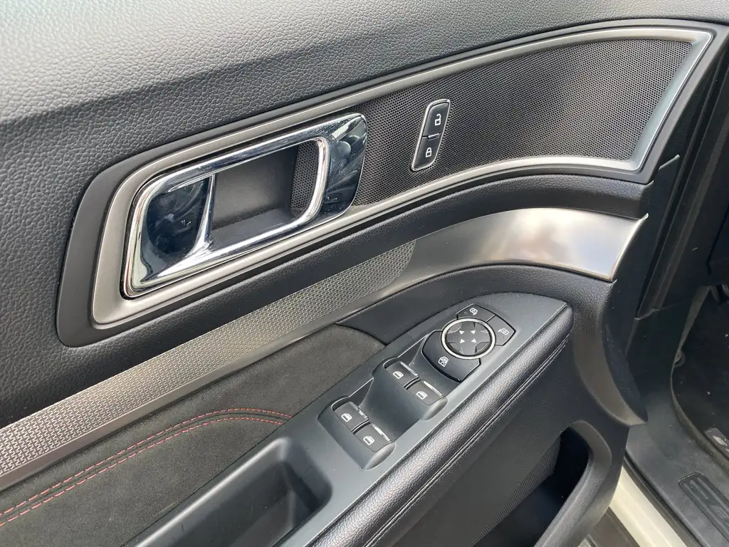 2018 Ford Explorer XLT | Remote Keyless Entry | Rear Cam | SYNC 3 — photo 5