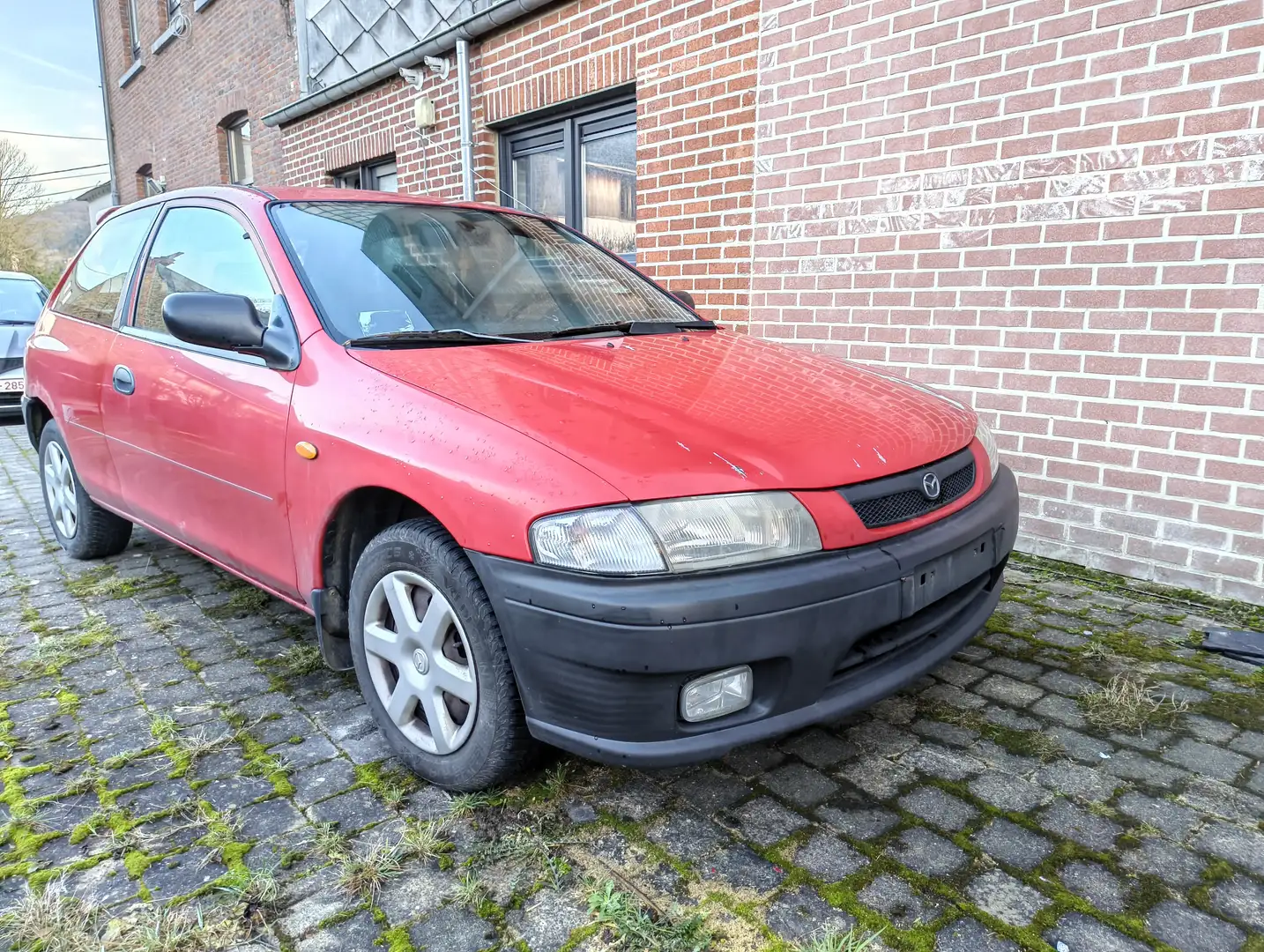 Mazda 323 Score Rojo - 1