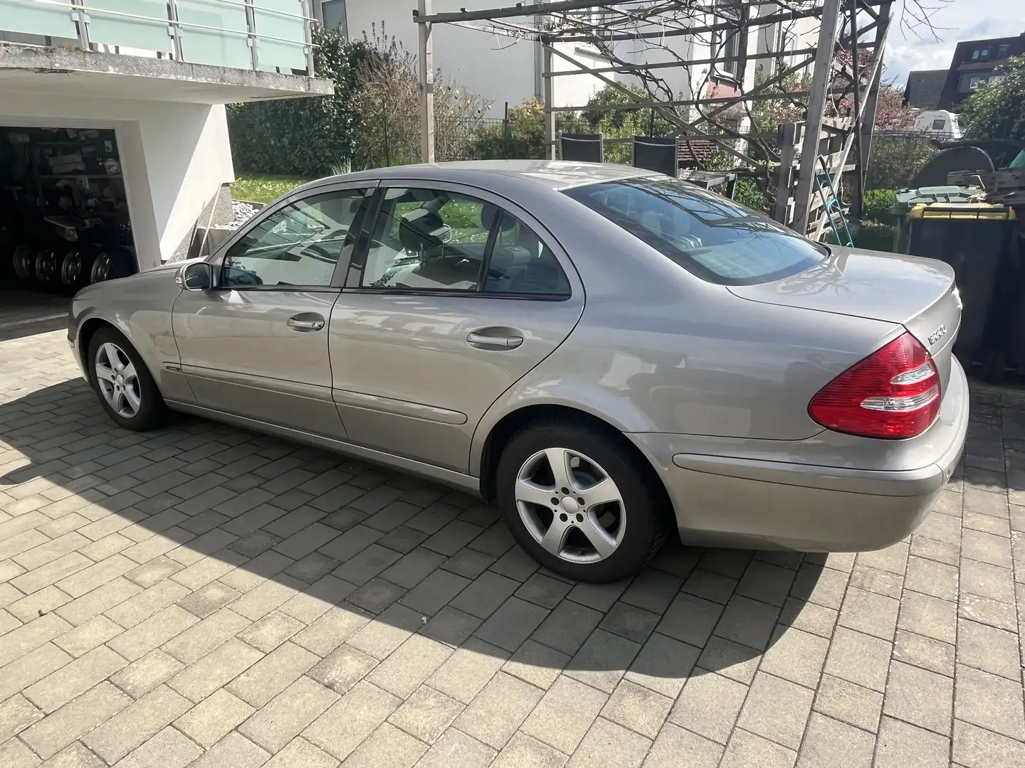 Mercedes-Benz E 220 E 220 CDI Grau - 1