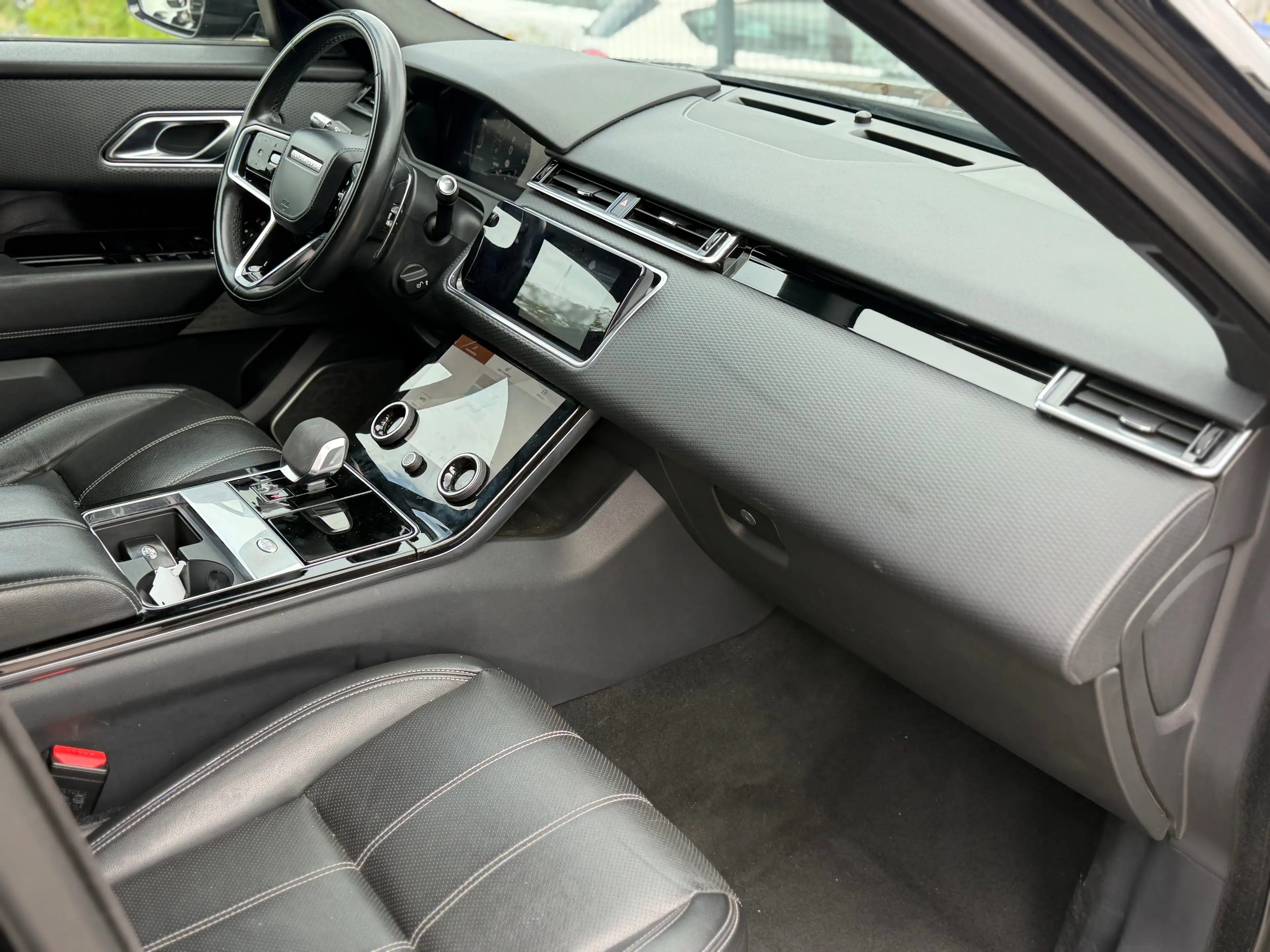 Land Rover Range Rover Velar — photo 6