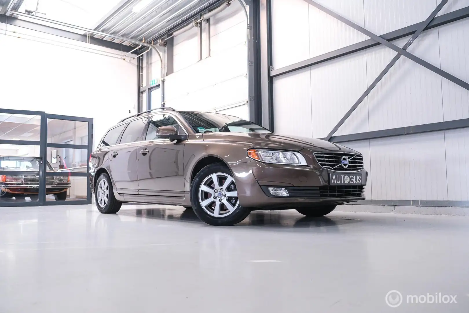 Volvo V70 1.6 T4 Momentum | Schuifdak | trekhaak | nieuwe D- Braun - 1