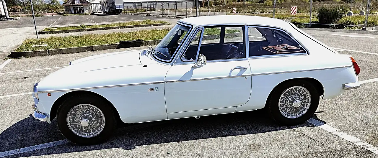 MG MGB 1800 Gt, foto 1