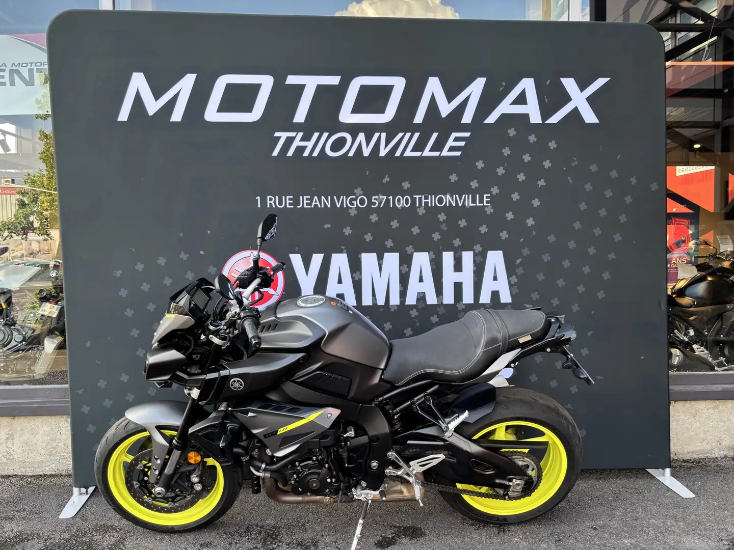 Yamaha MT-10 Gris - 2