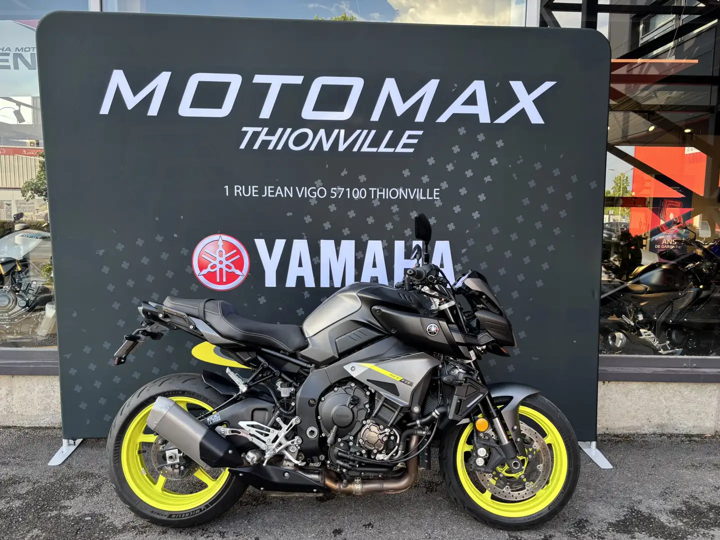 Yamaha MT-10 Gris - 1