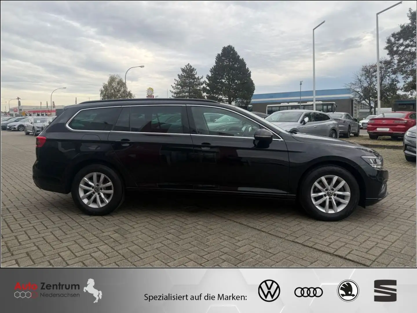 Volkswagen Passat Variant 2.0 TDI Business CarPlay*Massage*Kamera*ACC*LED Noir - 2
