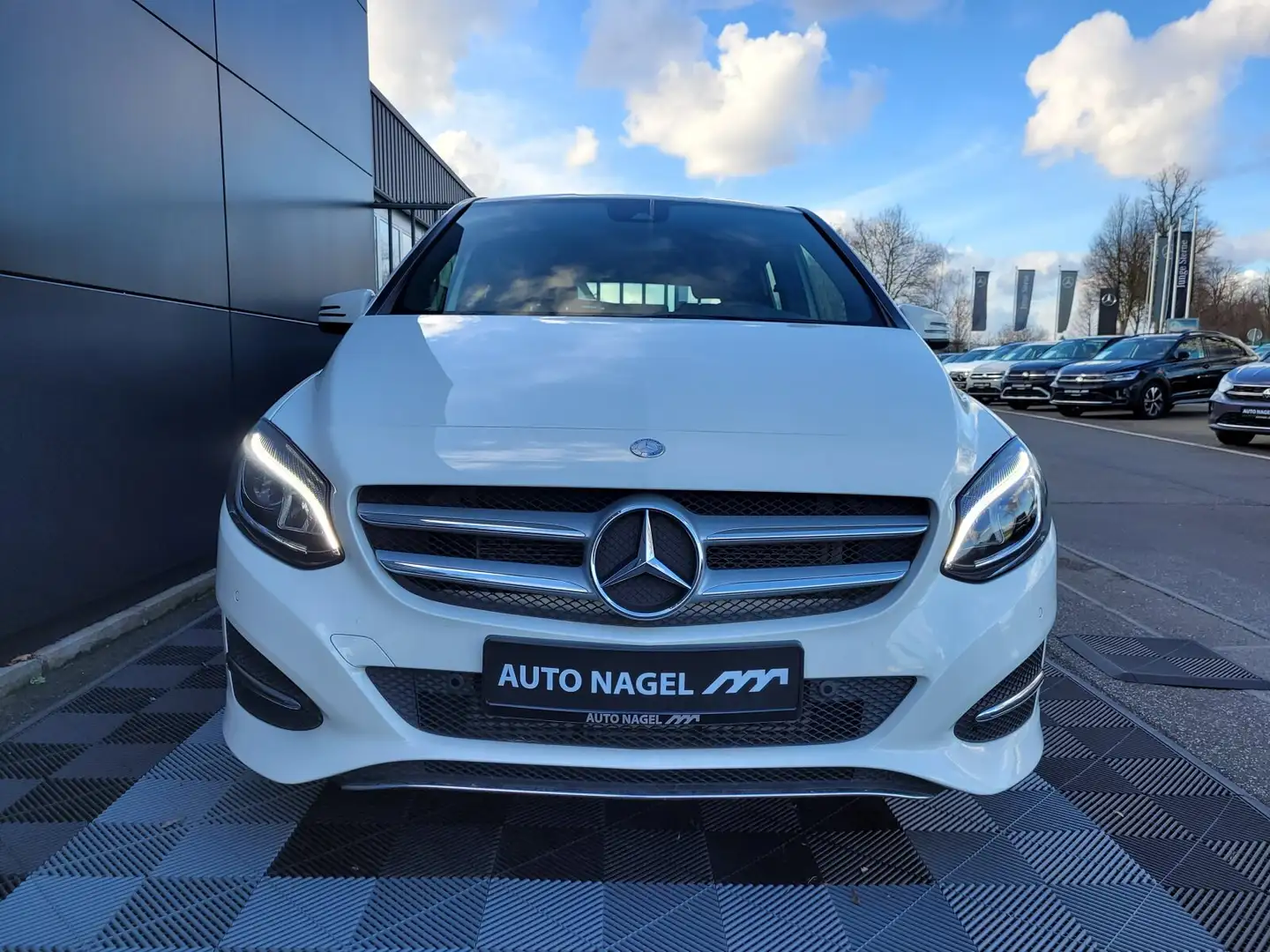 Mercedes-Benz B 180 B 180 Style LED+NAVI+SHZ+PTS Klima/Park-Assist. Weiß - 2