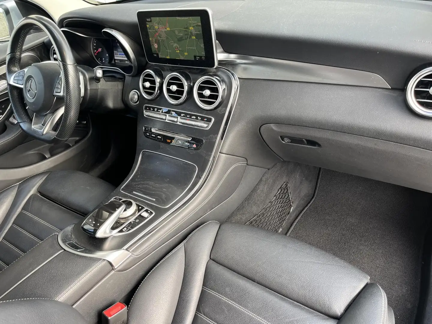 Mercedes-Benz GLC 250 d 4MATIC AMG 360CAM+EL TREKH+ACC+LED Grijs - 2