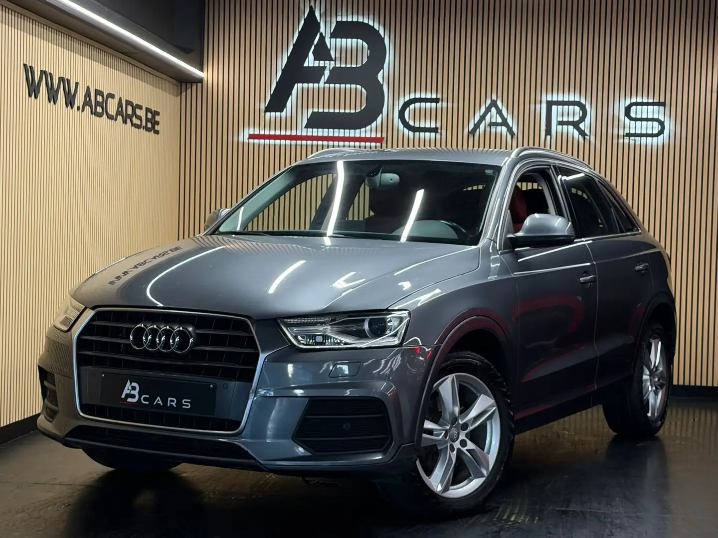 Audi Q3 2.0 TDi * 1er propriétaire * Gris - 1