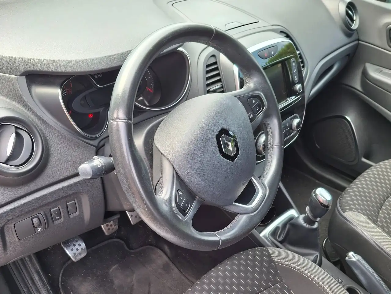 Renault Captur — photo 13