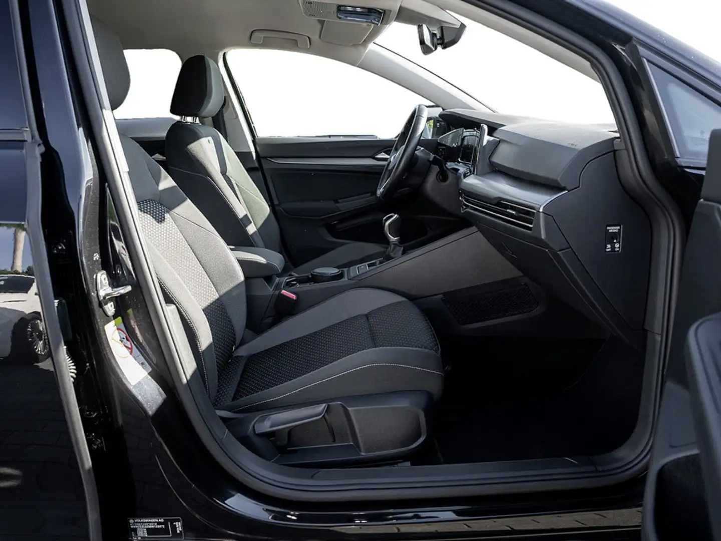 Volkswagen Golf VIII 1.5 TSI Active NAVI ALU SHZ LED Schwarz - 2