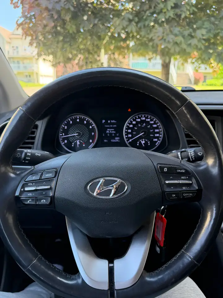 Hyundai ELANTRA fotografie Hyundai ELANTRA