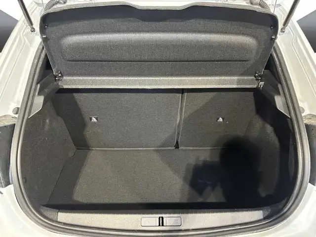 Peugeot 208 view 7