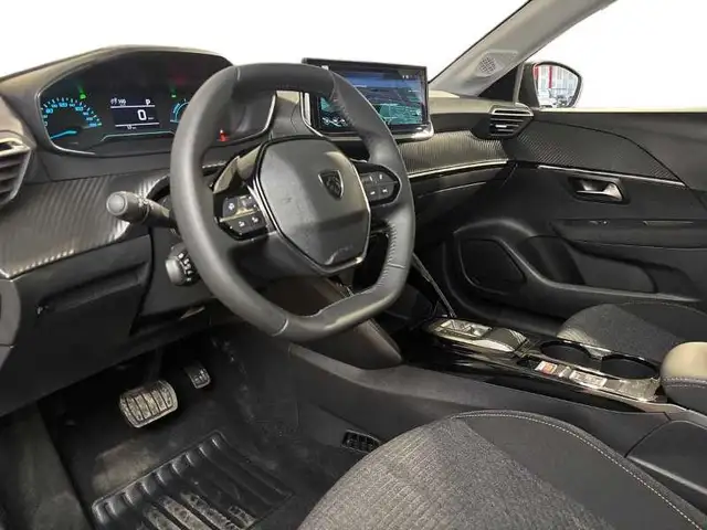 Peugeot 208 view 11