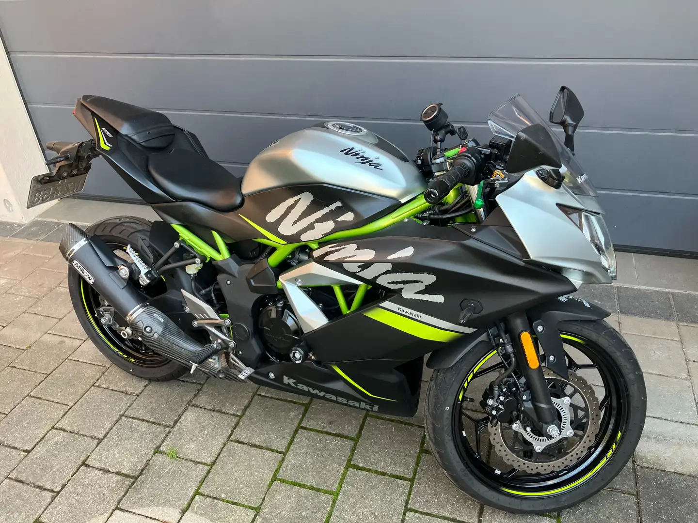 Kawasaki Ninja 125 Argintiu - 2