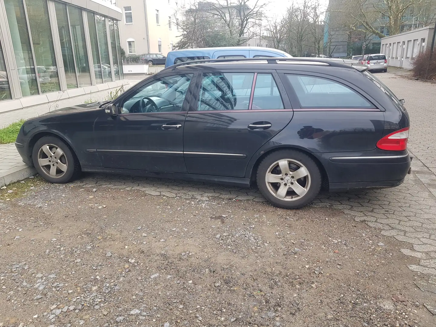 Mercedes-Benz E 280 cdi crna - 1