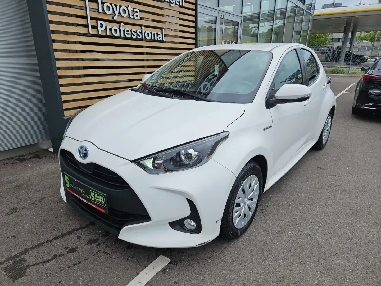 Toyota Yaris 1.5 VVT-i Hybrid Active Weiß - 2