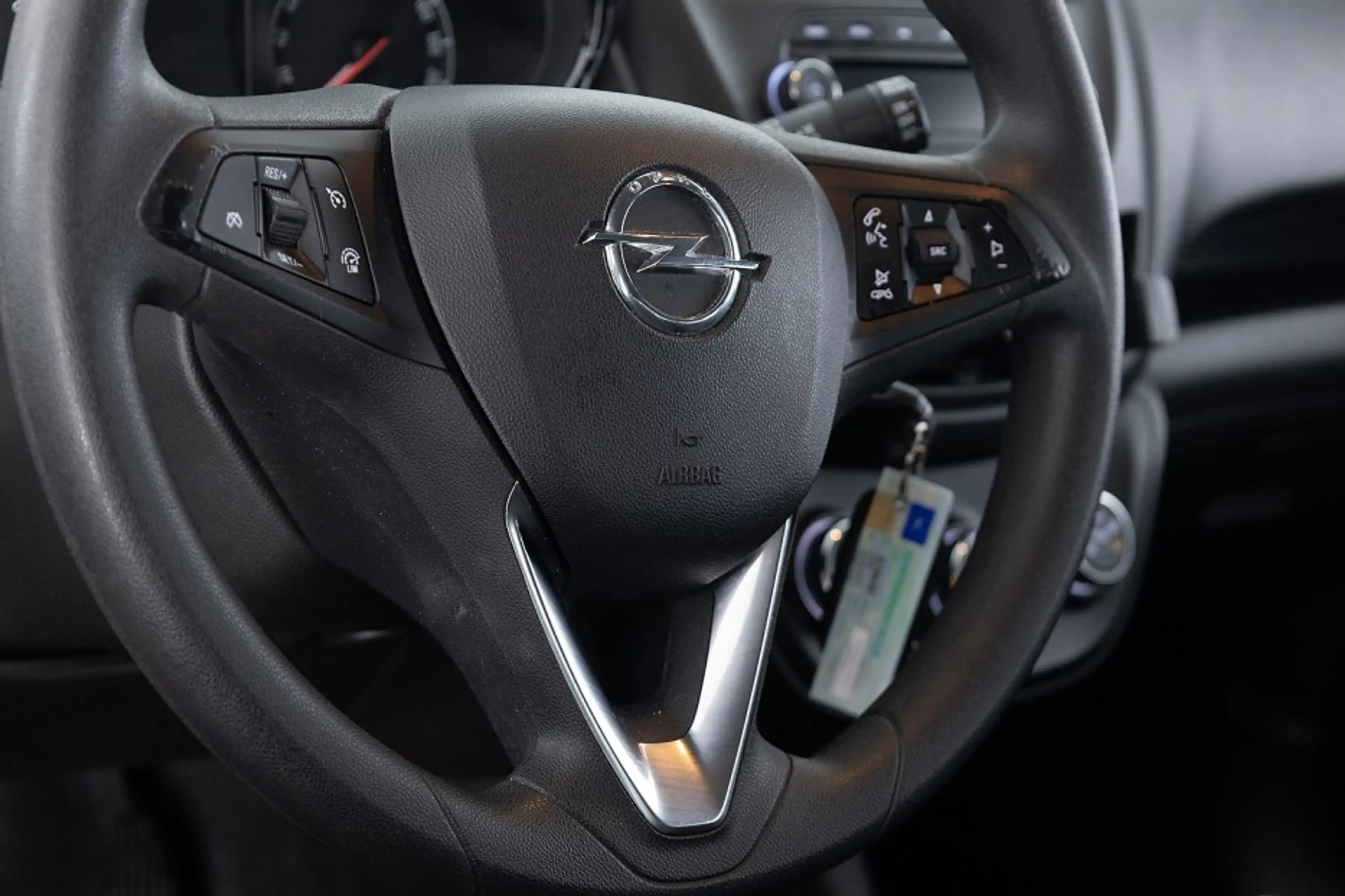 Opel Karl 1.0 ecoFLEX 120 Jaar Edition — photo 9