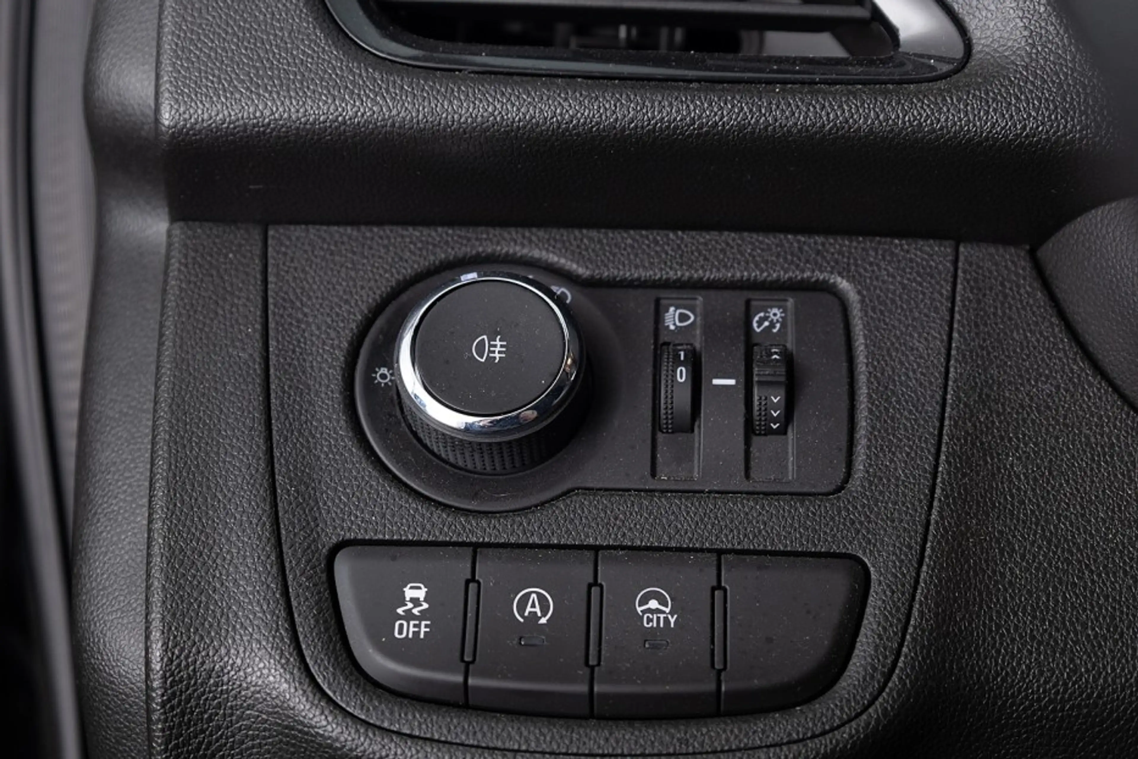 Opel Karl 1.0 ecoFLEX 120 Jaar Edition — photo 10