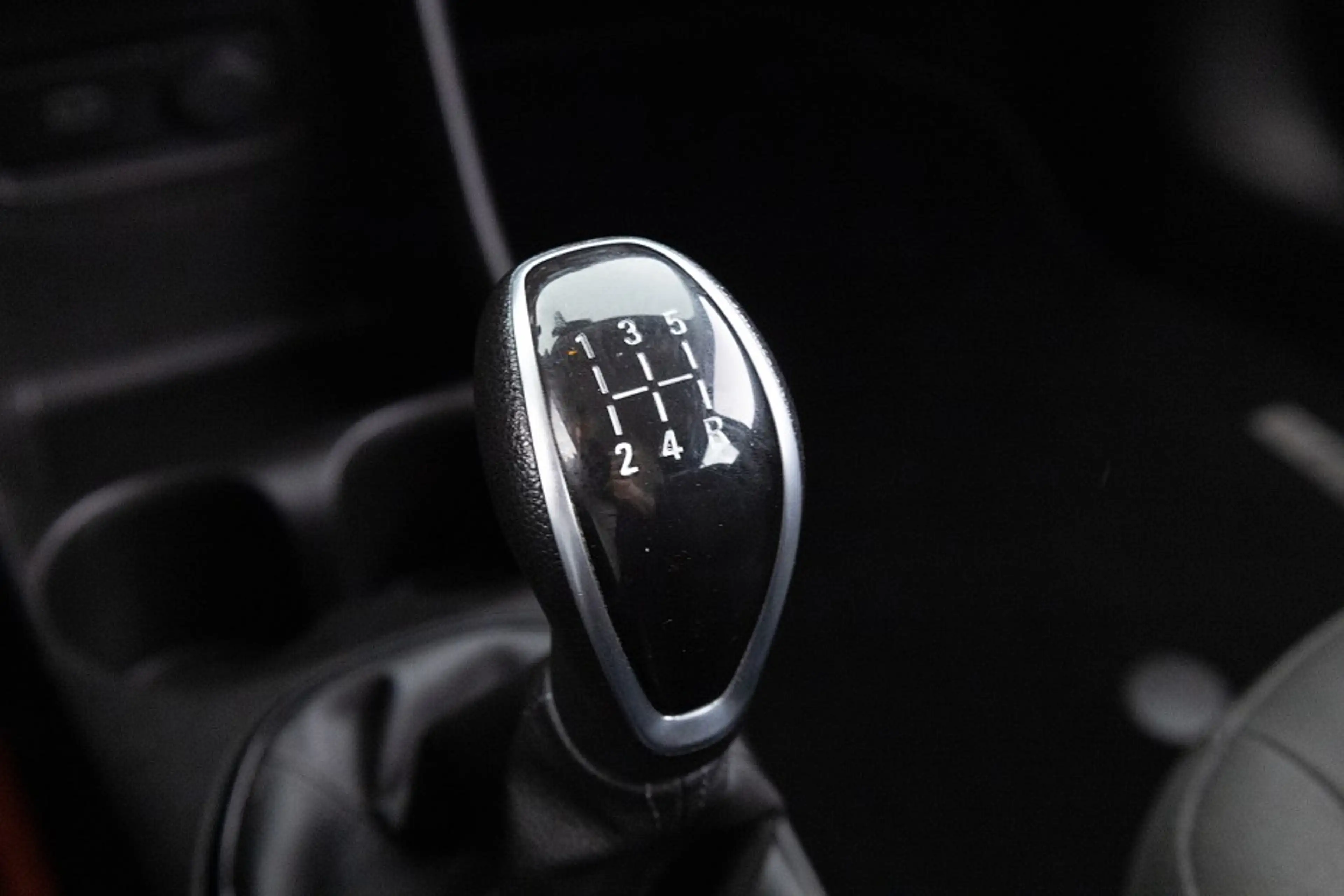 Opel Karl 1.0 ecoFLEX 120 Jaar Edition — photo 13