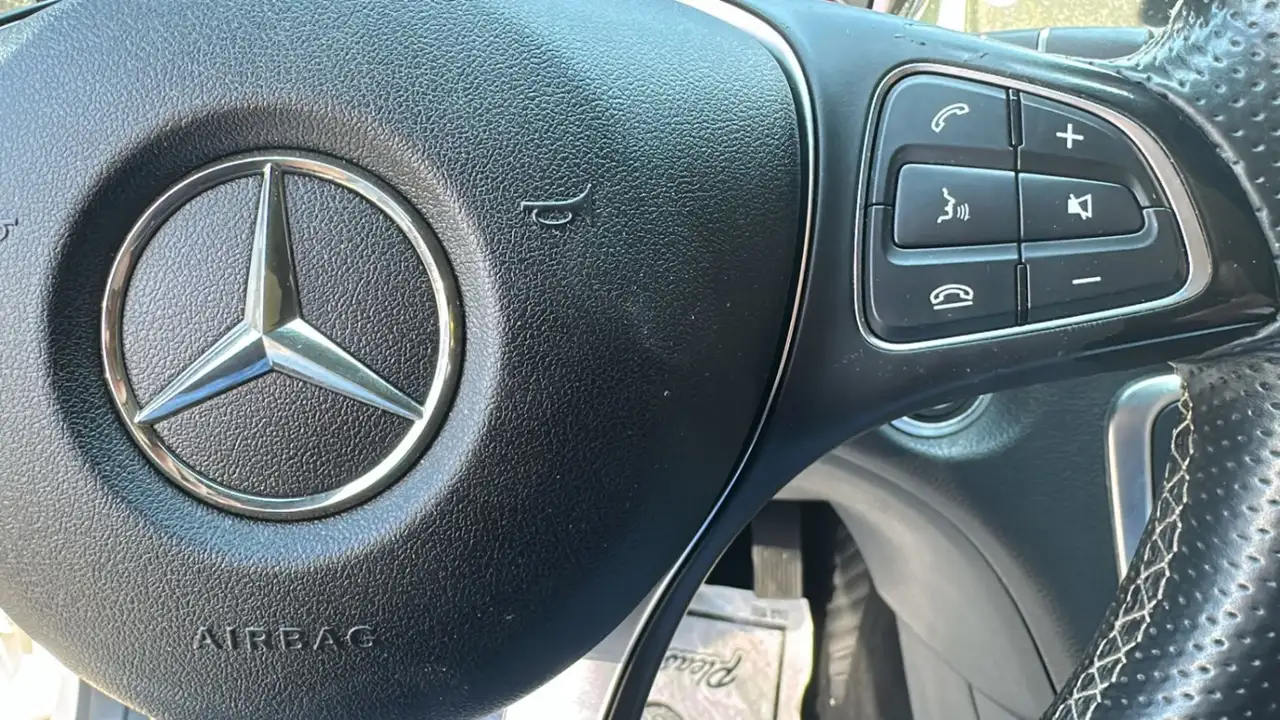 Mercedes-Benz CLA снимка Mercedes-Benz CLA