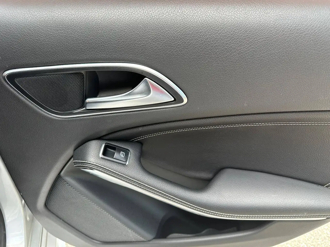 Mercedes-Benz CLA снимка Mercedes-Benz CLA
