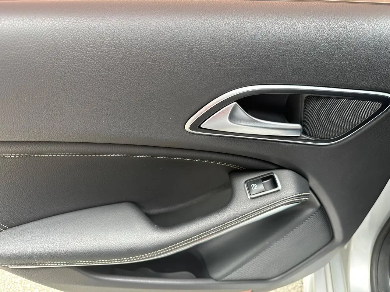 Mercedes-Benz CLA снимка Mercedes-Benz CLA