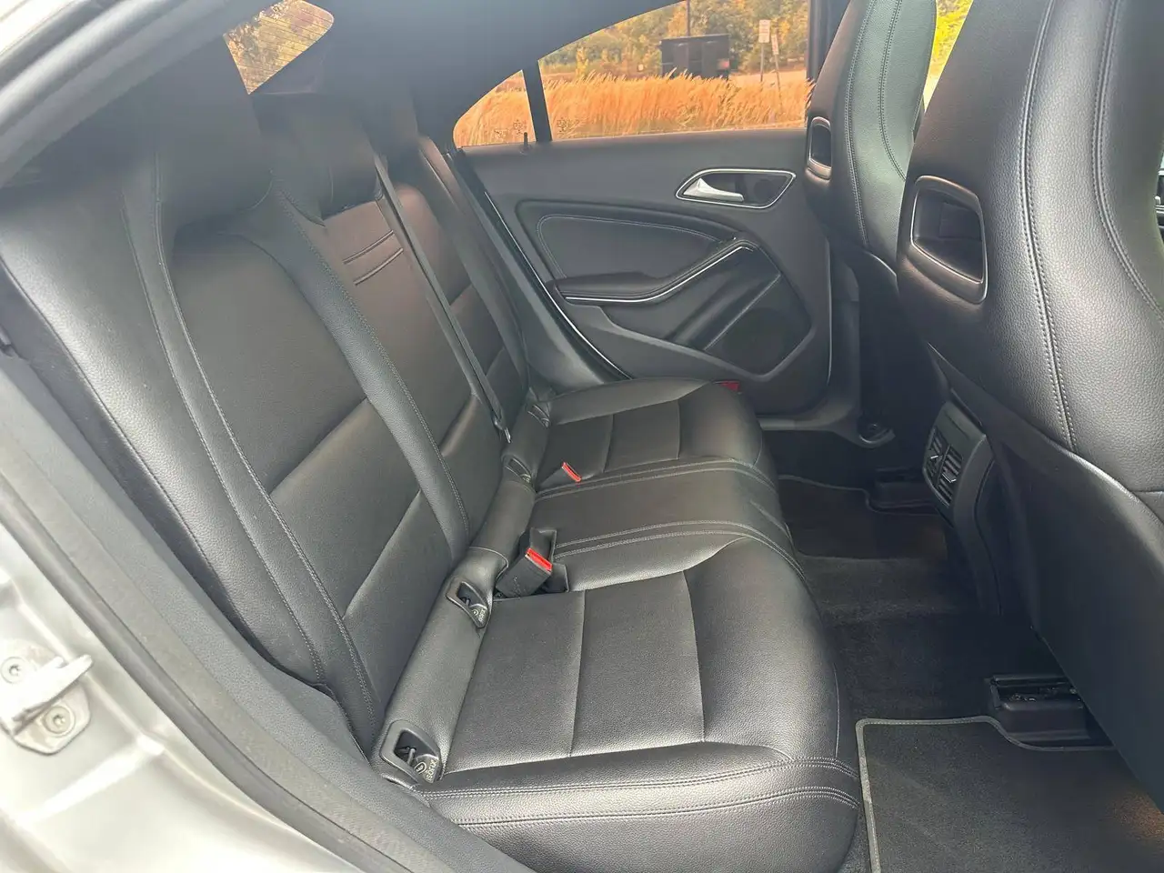 Mercedes-Benz CLA снимка Mercedes-Benz CLA