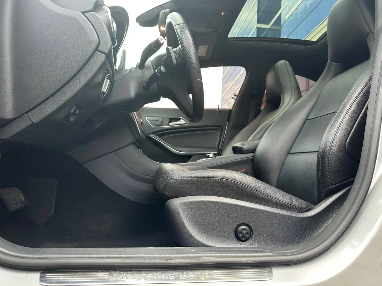 Mercedes-Benz CLA снимка Mercedes-Benz CLA