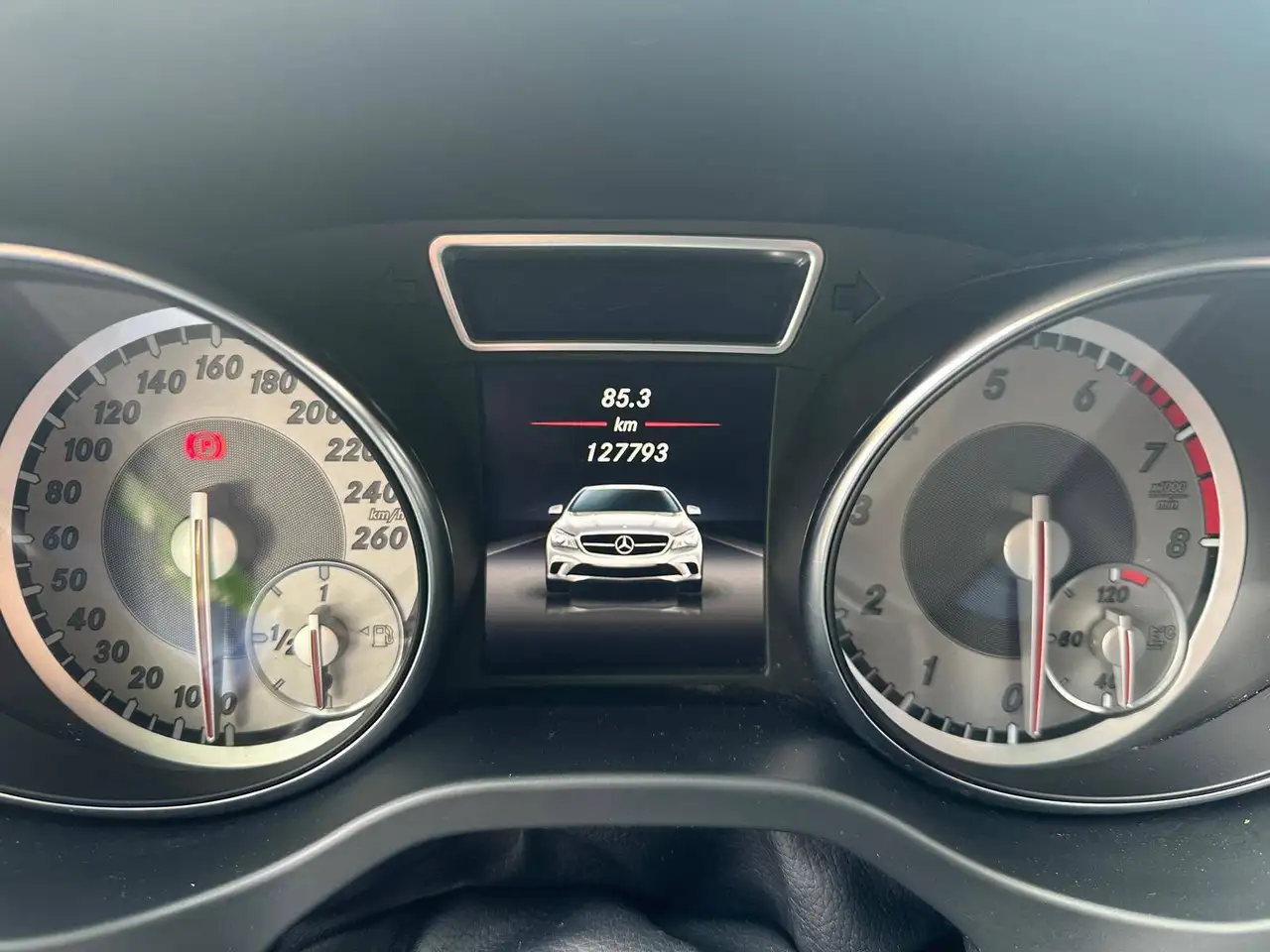 Mercedes-Benz CLA снимка Mercedes-Benz CLA