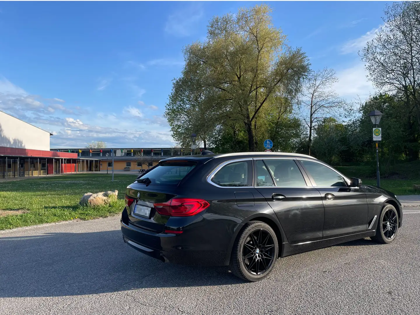 BMW 530 530i Touring Aut. Black - 2