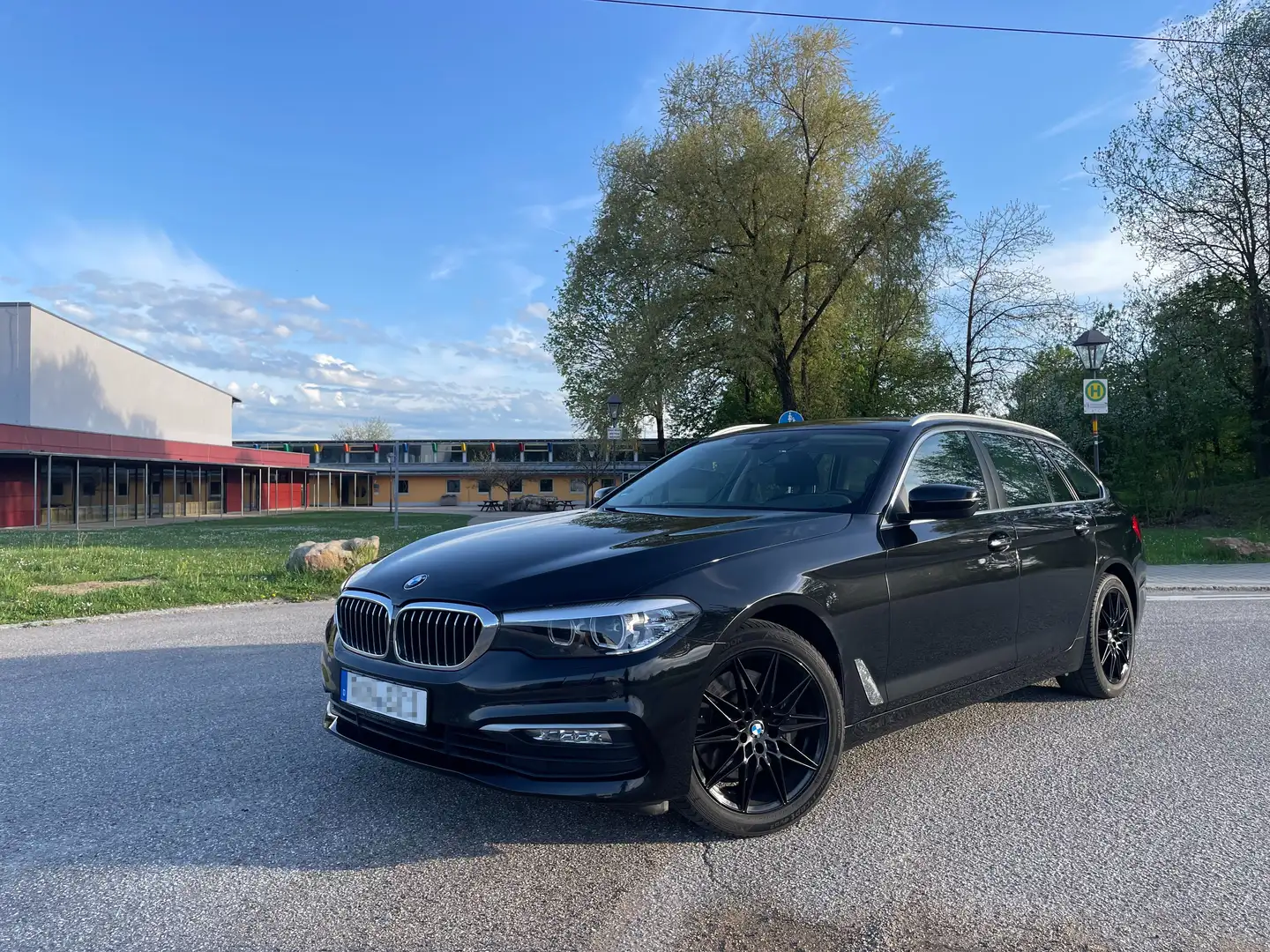BMW 530 530i Touring Aut. Black - 1