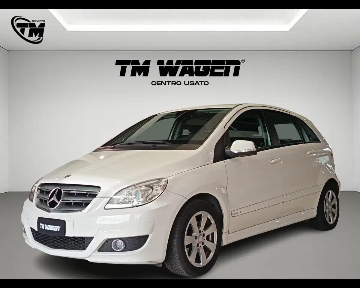 Mercedes-Benz B 180