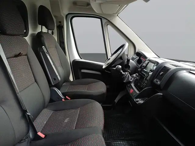 Peugeot Boxer view 11