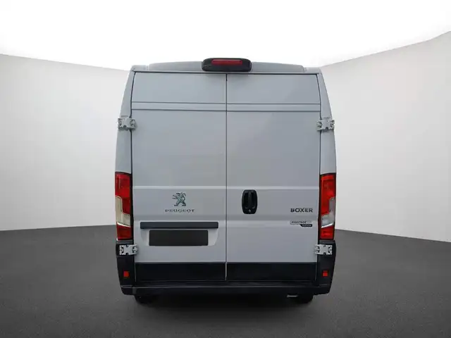 Peugeot Boxer view 3