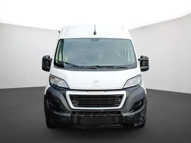 Peugeot Boxer view 2