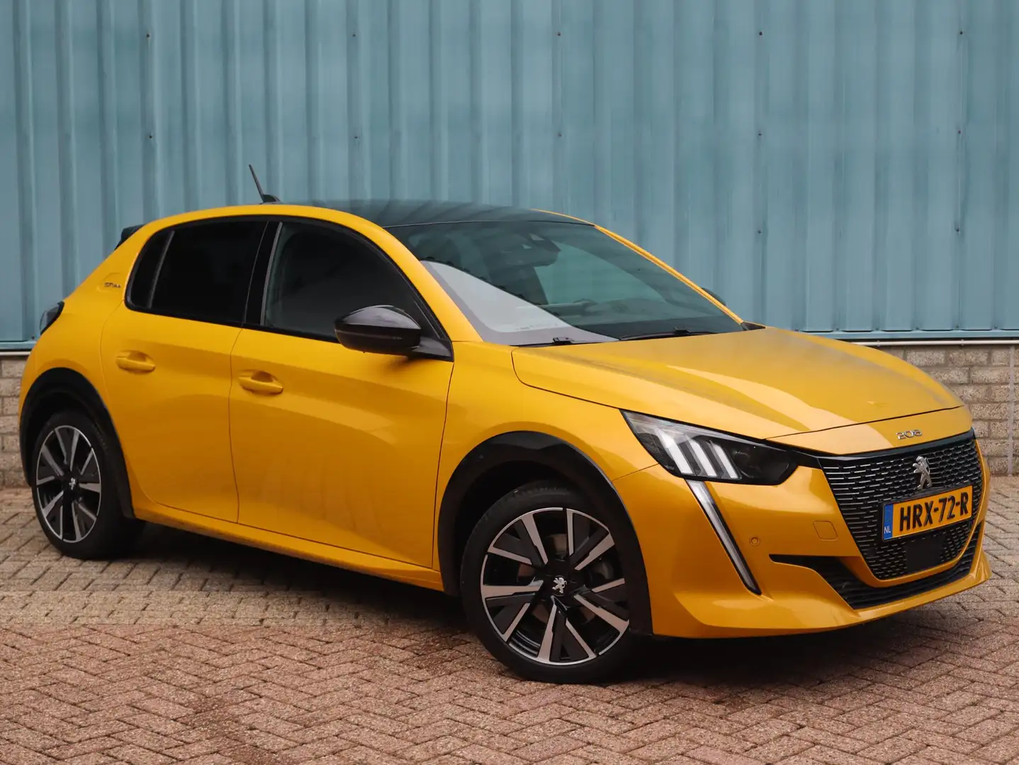 Peugeot 208 GT-Line 1.2 Turbo 100pk H6 | NAVI | CLIMA | CAMERA Geel - 2