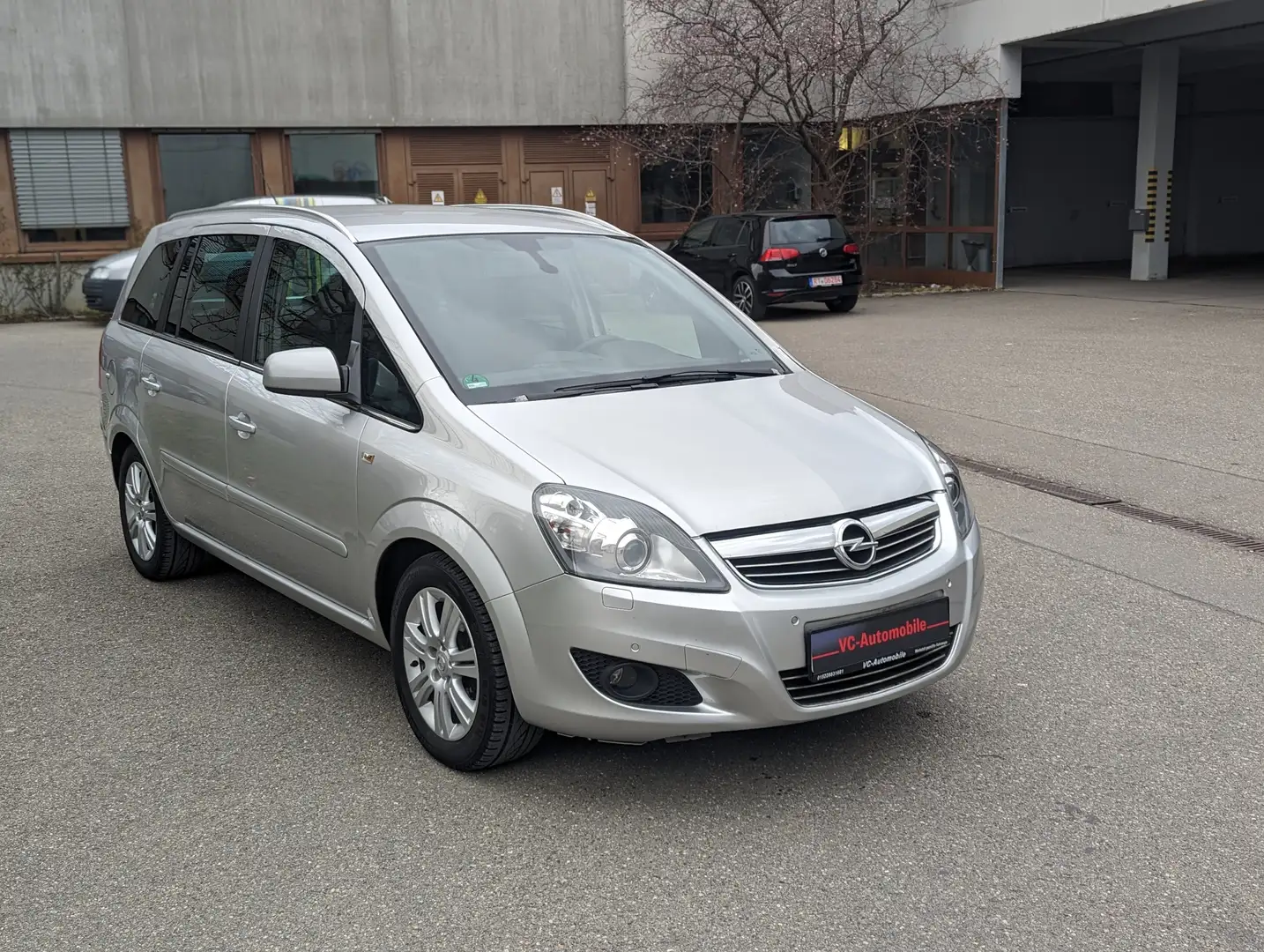 Opel Zafira B 1.8 Family Plus/ Xenon/ SHZ/ Temp/ 7.Sitzer/ AHK Gris - 2